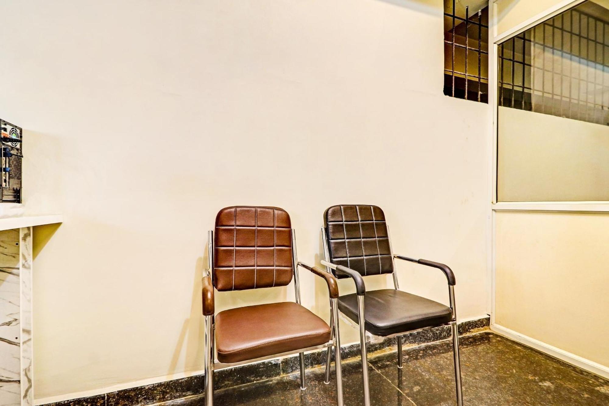 Oyo Happy Stay Hotels ไฮเดอราบัด ภายนอก รูปภาพ