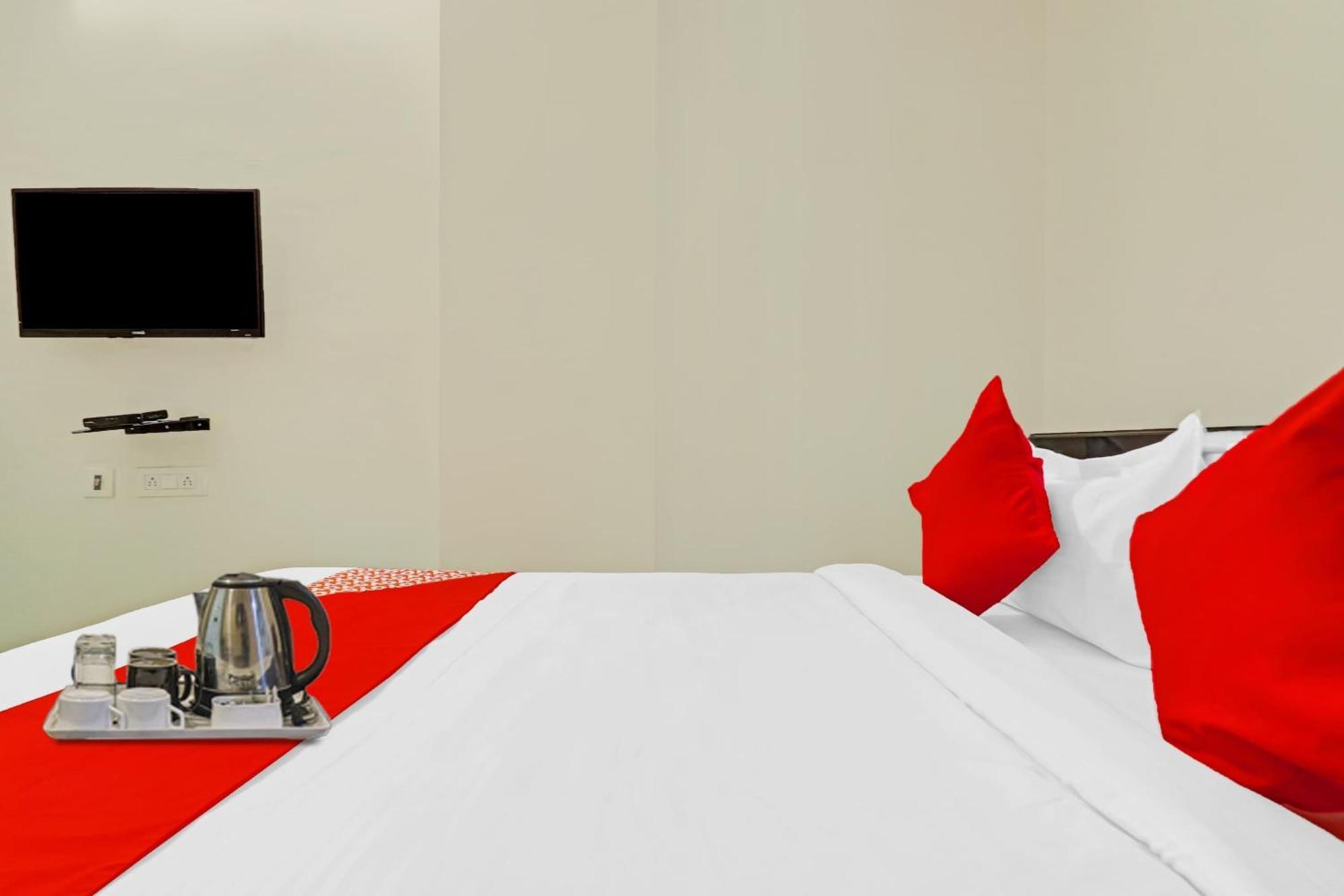 Oyo Happy Stay Hotels ไฮเดอราบัด ภายนอก รูปภาพ