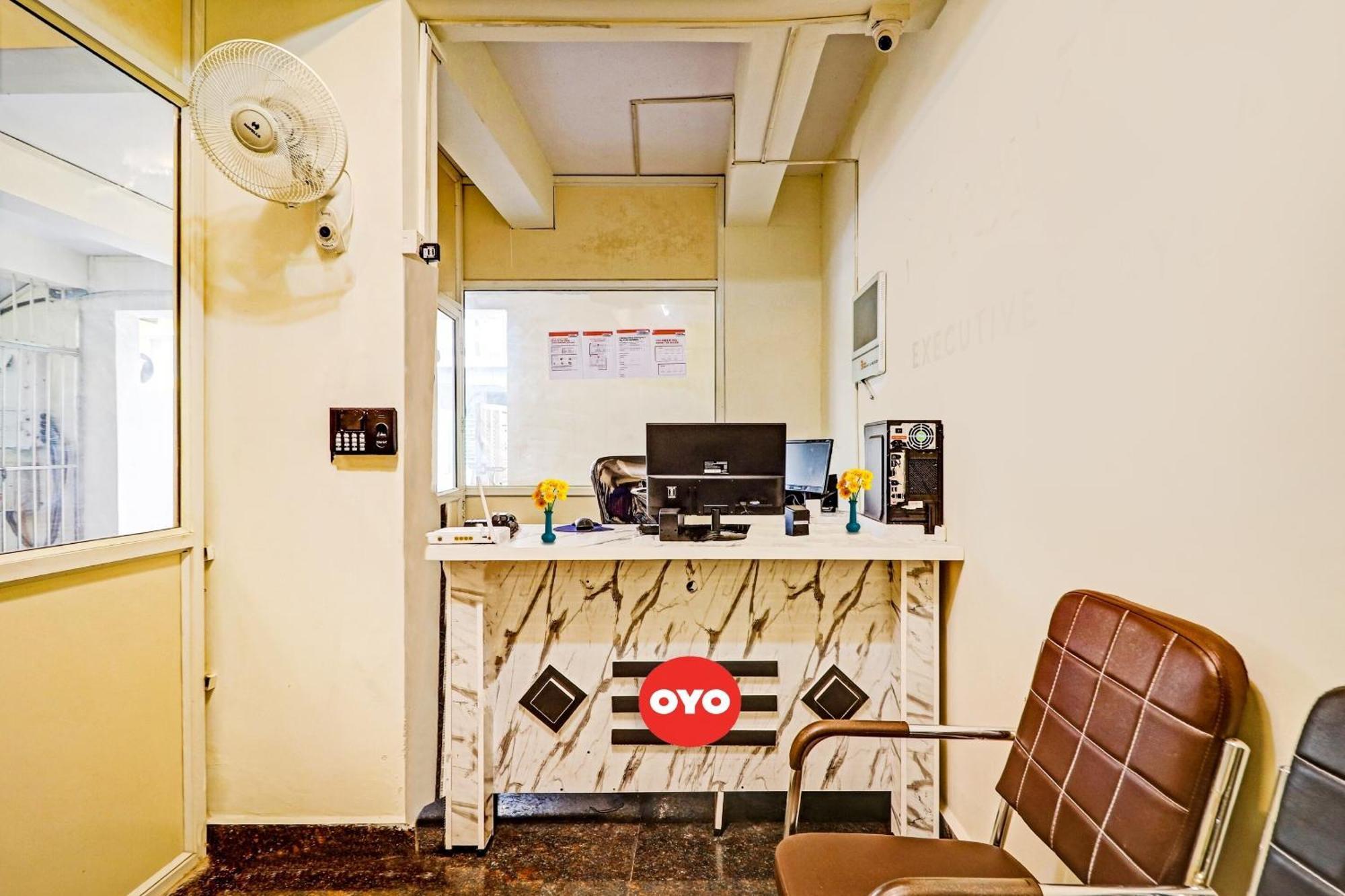Oyo Happy Stay Hotels ไฮเดอราบัด ภายนอก รูปภาพ