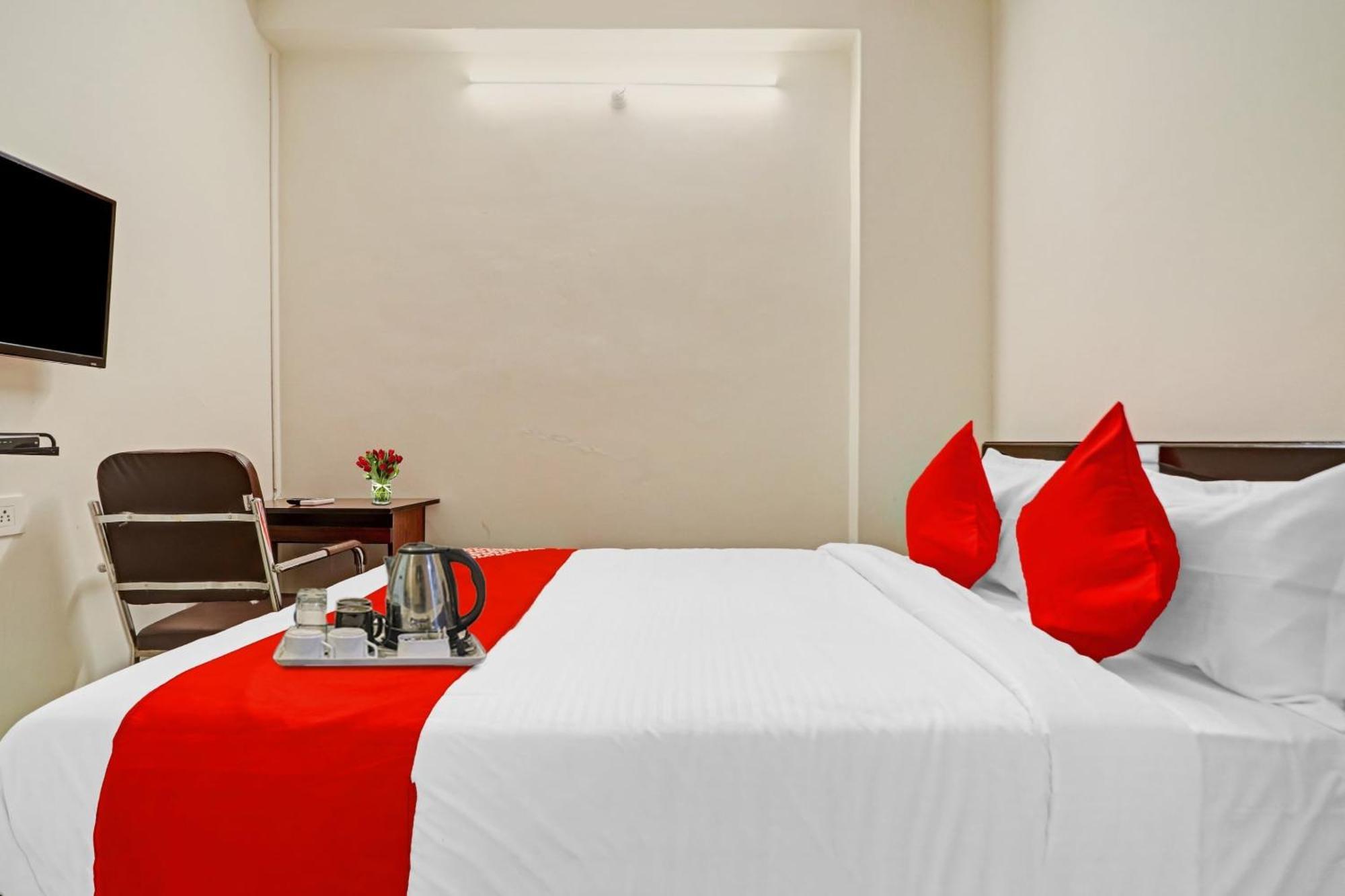 Oyo Happy Stay Hotels ไฮเดอราบัด ภายนอก รูปภาพ