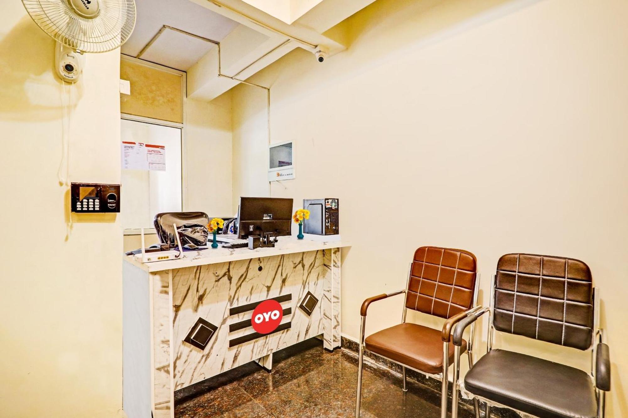 Oyo Happy Stay Hotels ไฮเดอราบัด ภายนอก รูปภาพ