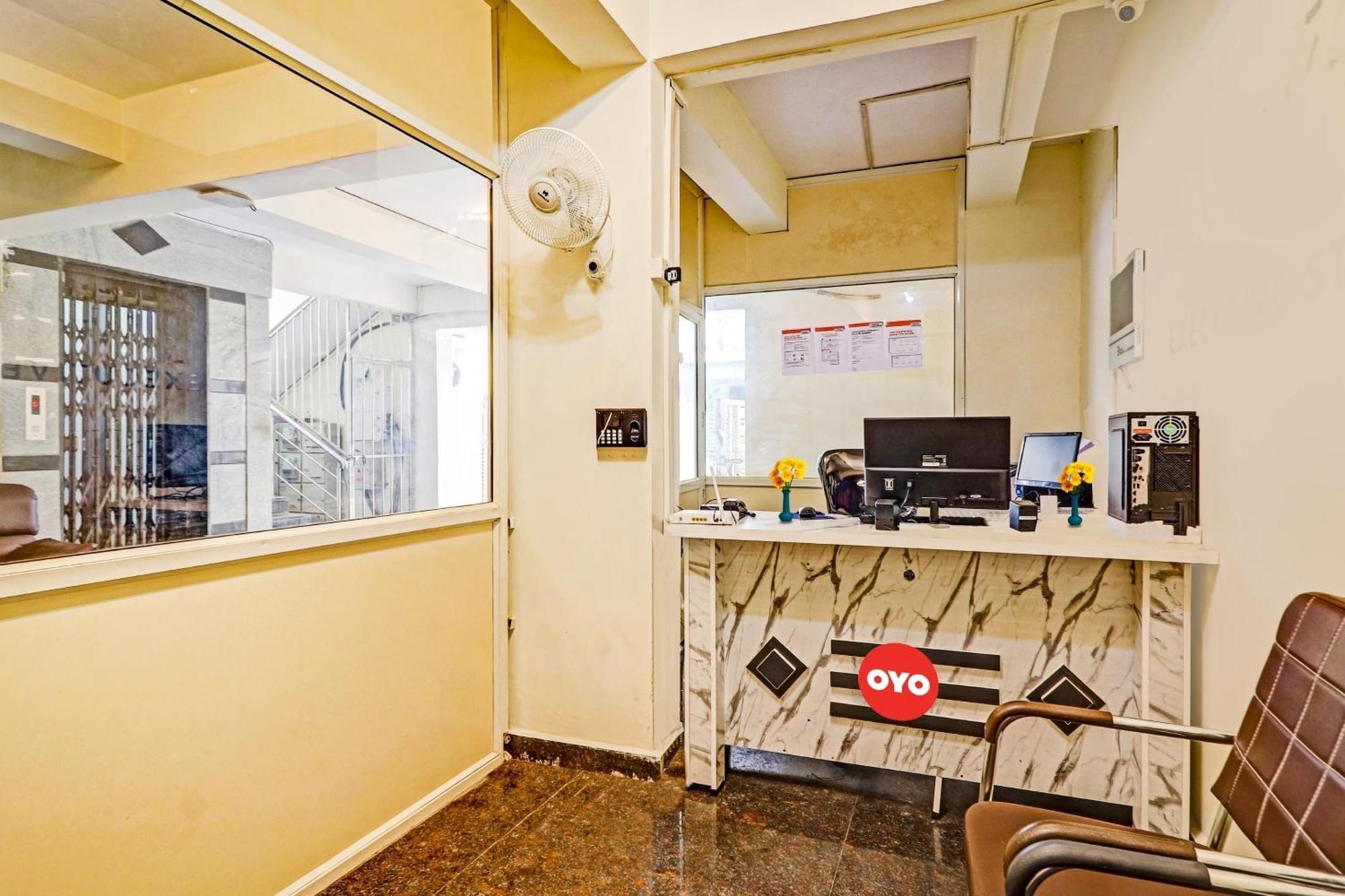 Oyo Happy Stay Hotels ไฮเดอราบัด ภายนอก รูปภาพ